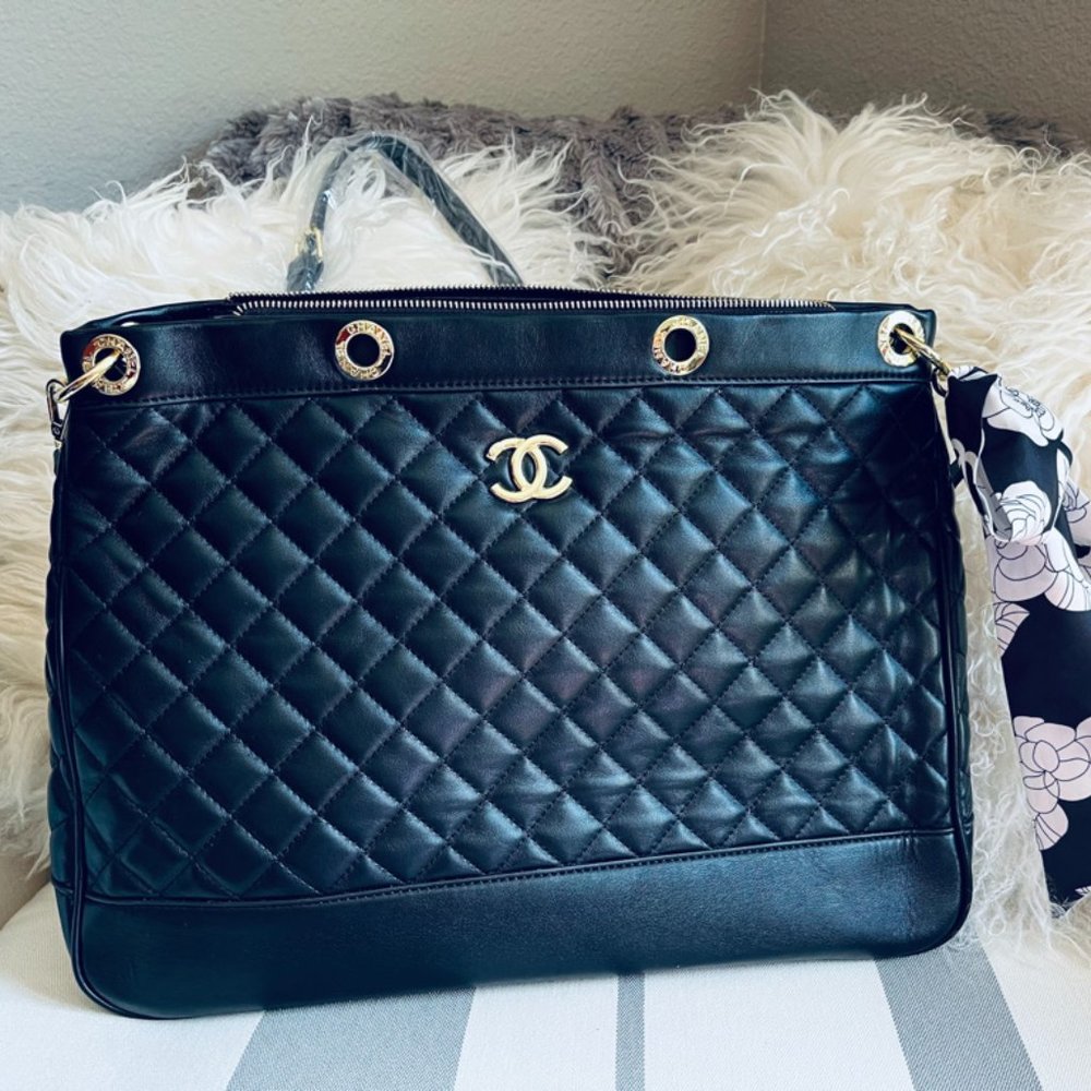 Black Quilted Purse Bag w/Logo NWOT